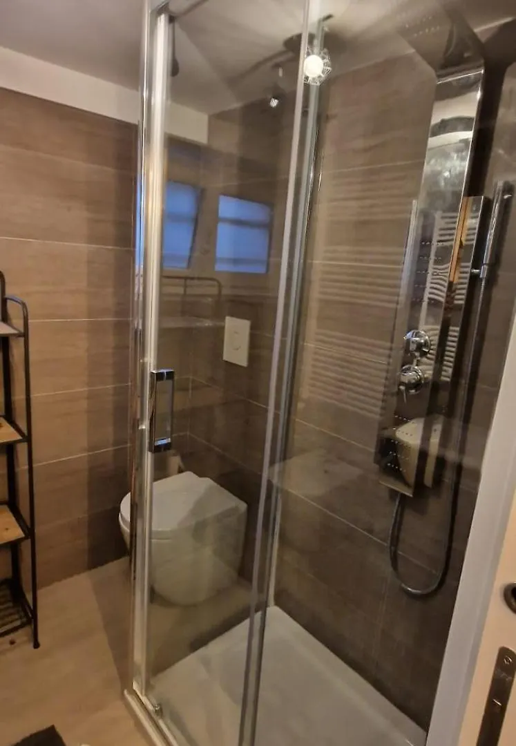 Double A Guest House Местре