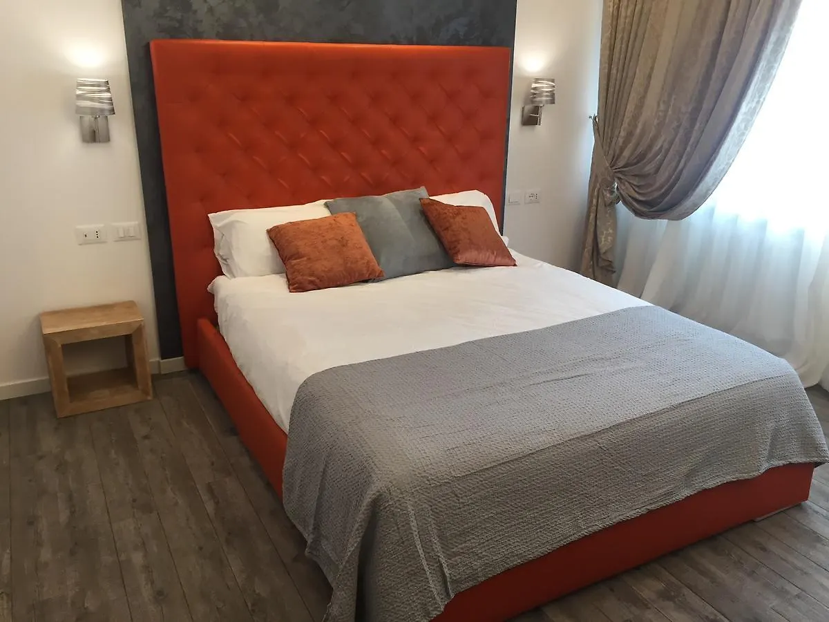 Double A Guest House Местре Италия