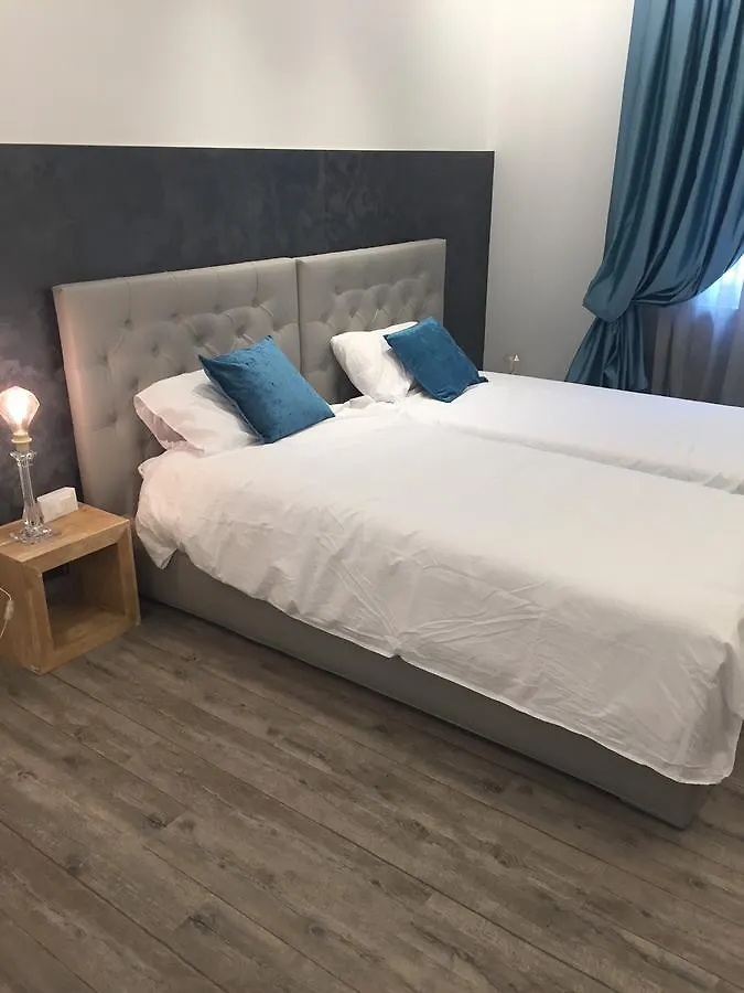 Double A Guest House Местре
