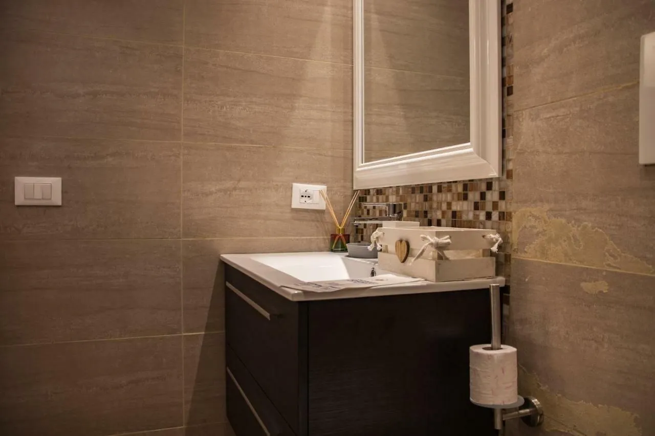 Double A Guest House Местре Италия