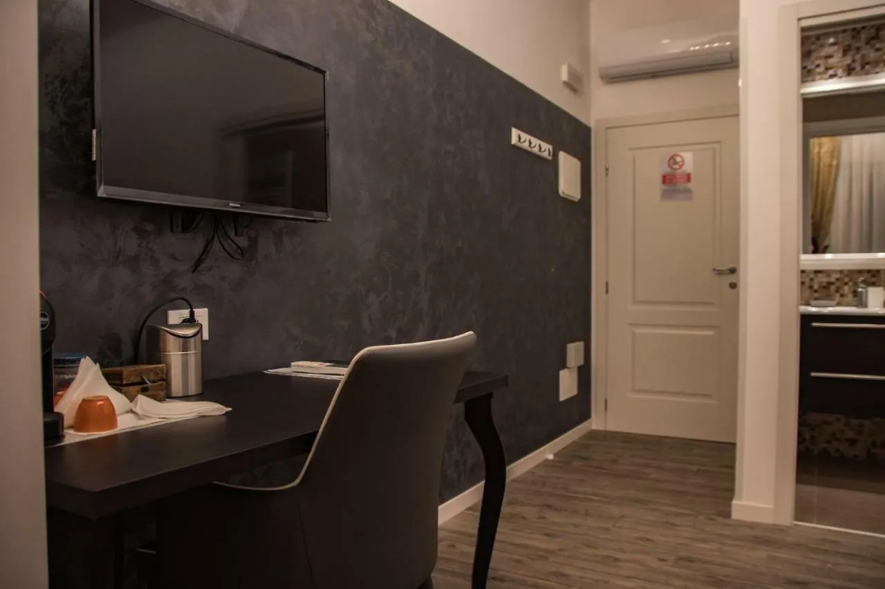 Double A Guest House Местре