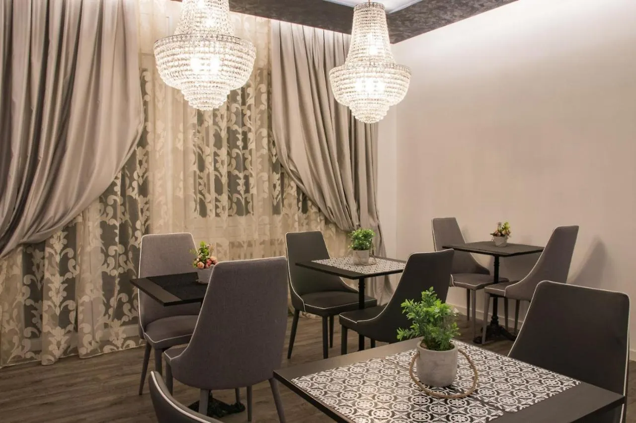 Double A Guest House Местре Италия