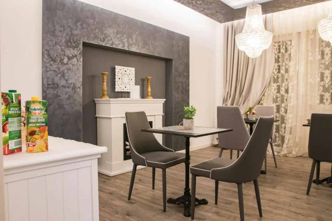 Double A Guest House Местре 0*,